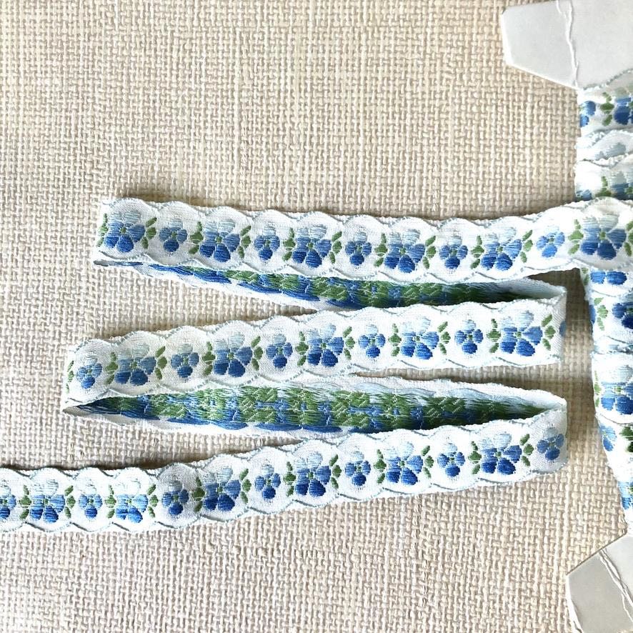 Scalloped_Floral_Ribbon_Bue