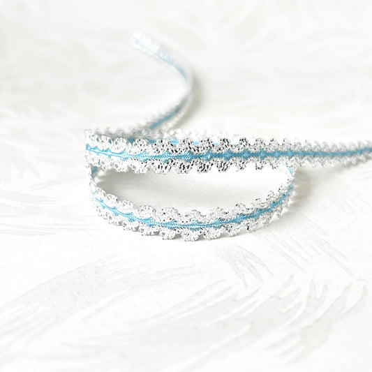 Scalloped_Metallic_Trim