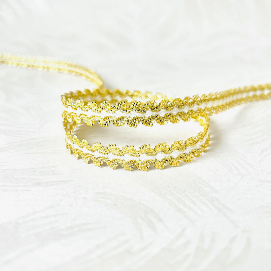 Scalloped_Metallic_Trim