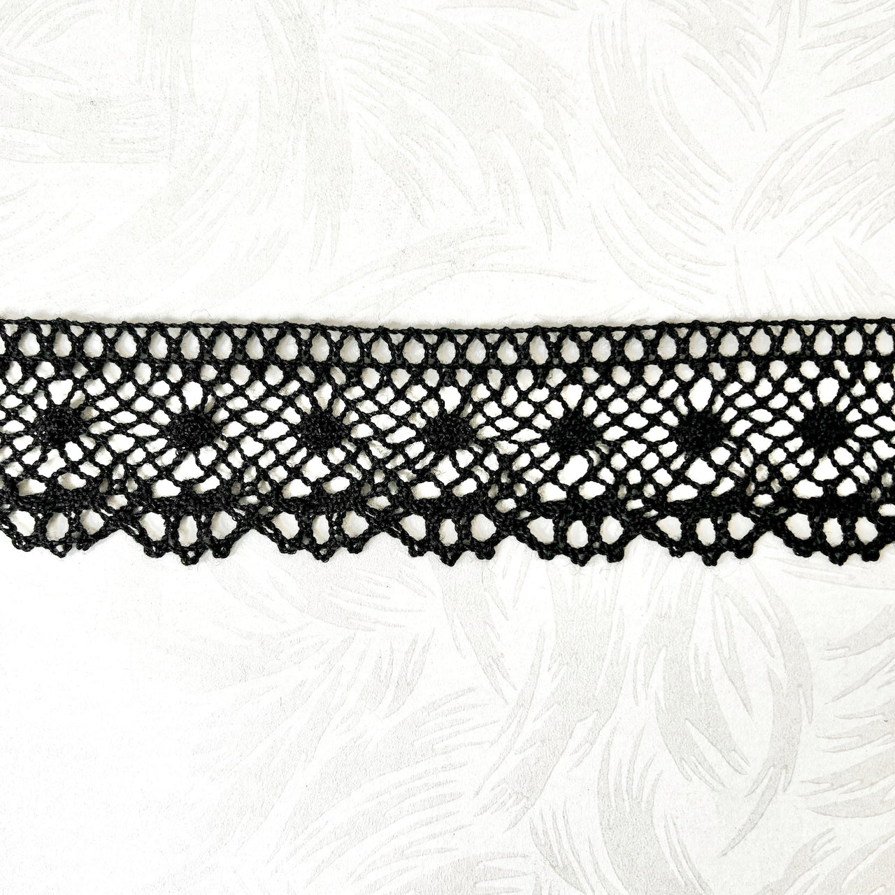 Scalloped_Wool_Cluny_Lace