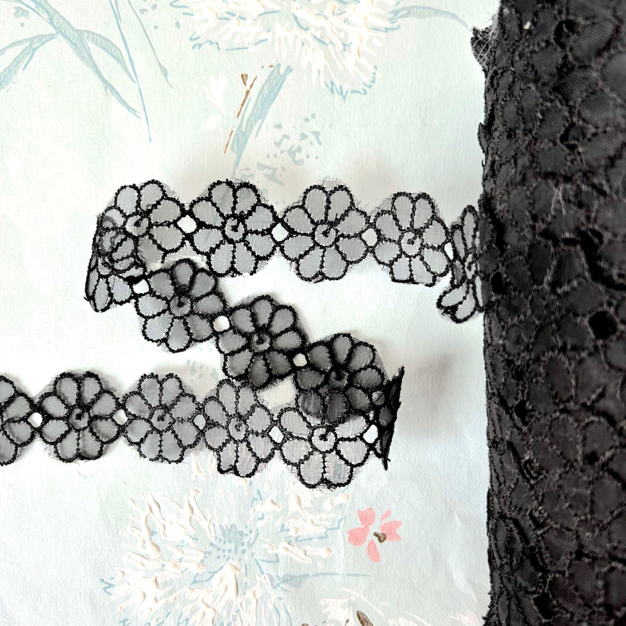 Sheer_Daisy_Eyelet_Lace