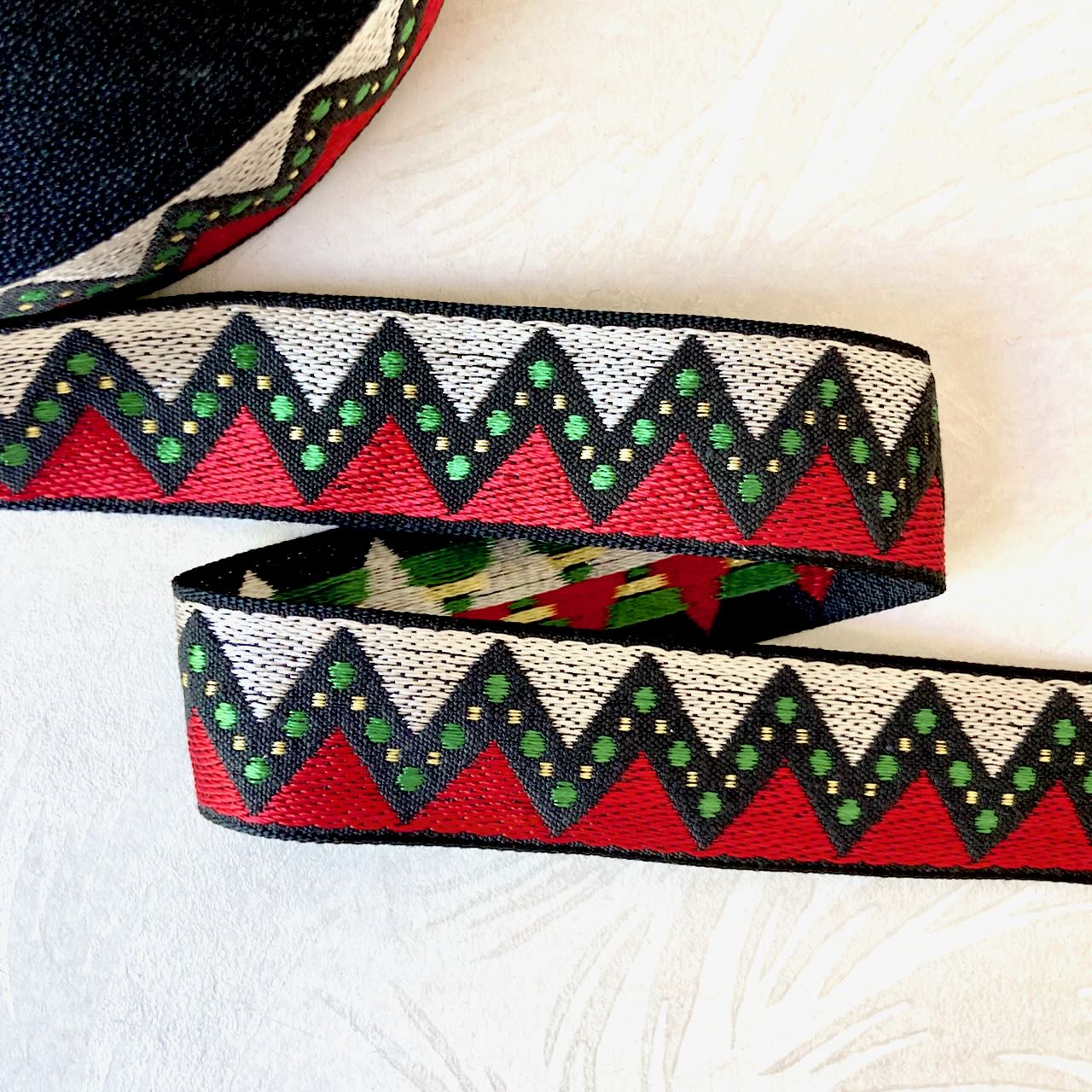 Shiny_ZigZag_Jacquard_Ribbon