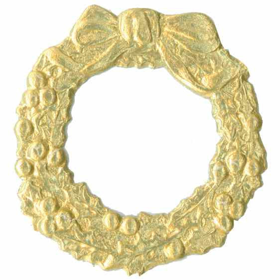 Gold_Dresden_Holly_Wreath