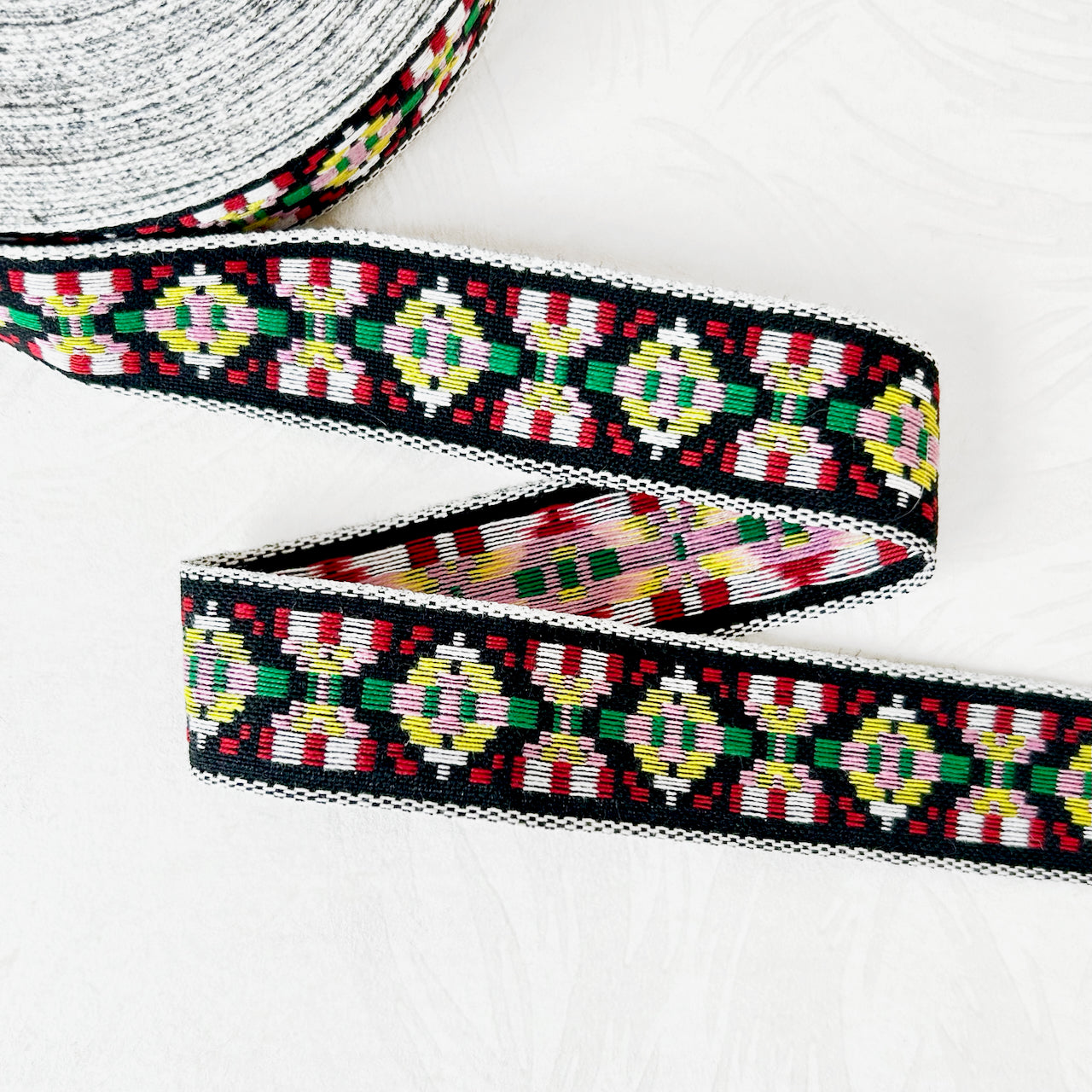 Southwest_Geometric_Jacquard_Ribbon