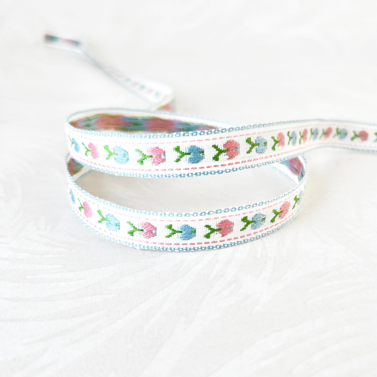 Tiny_Apples_Jacquard