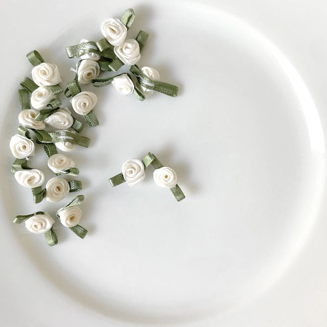 Tiny_Rolled_Ribbon_Rose