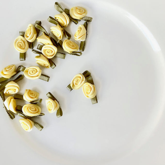 Tiny_Rolled_Ribbon_Rose