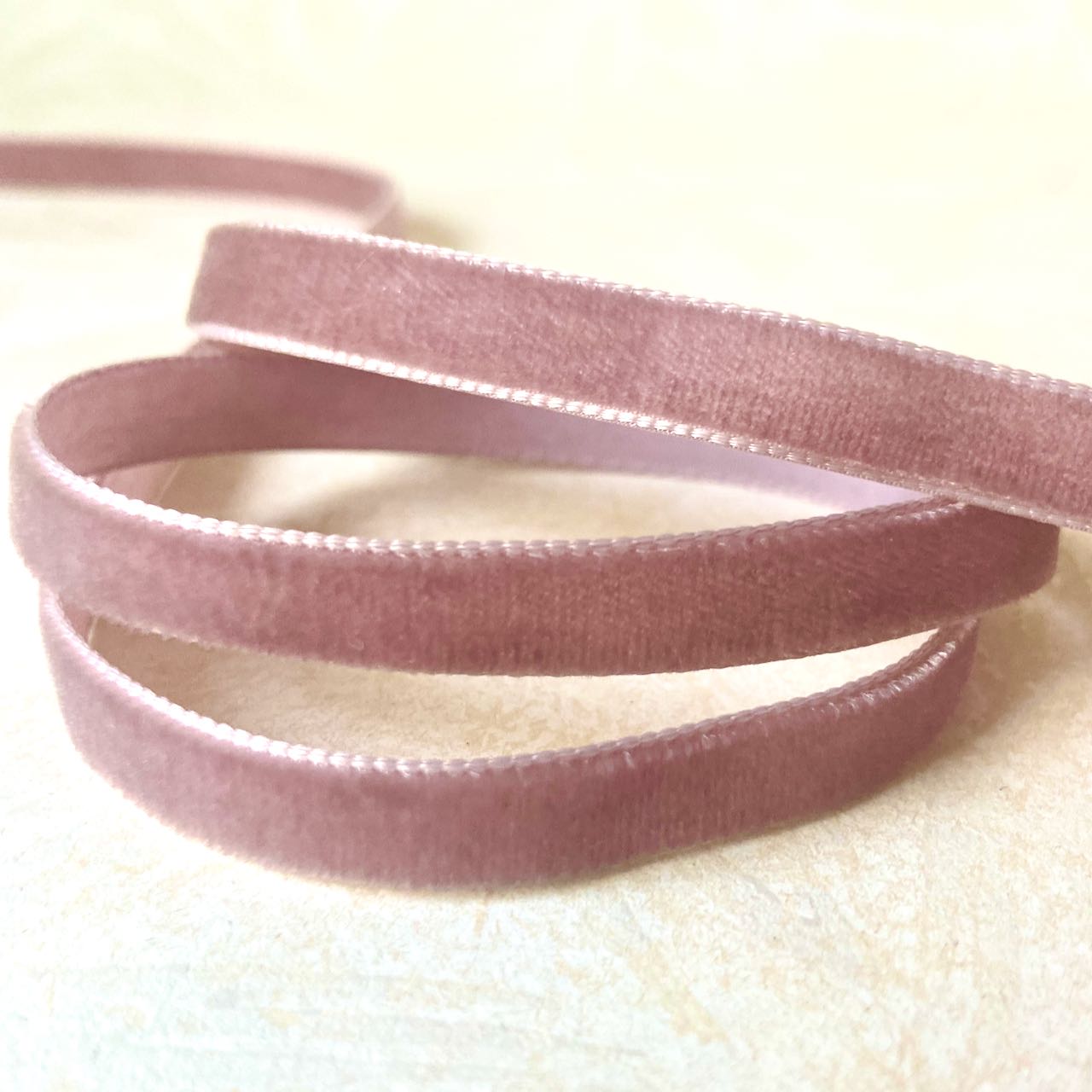 Velvet_Ribbon_Narrow_Rose
