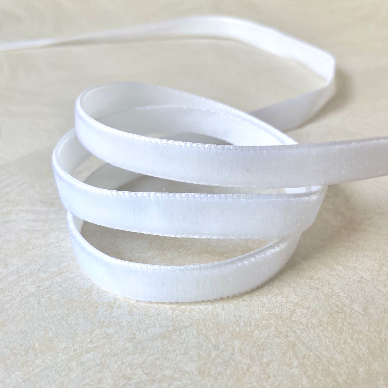 Velvet_Ribbon_Narrow_White