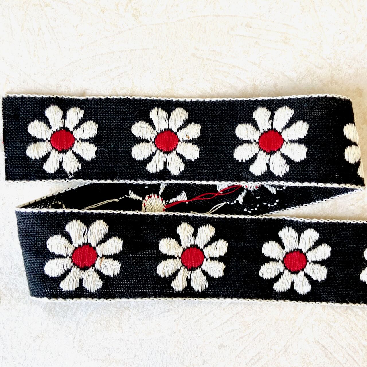 Vintage_Daisy_Jacquard_Ribbon