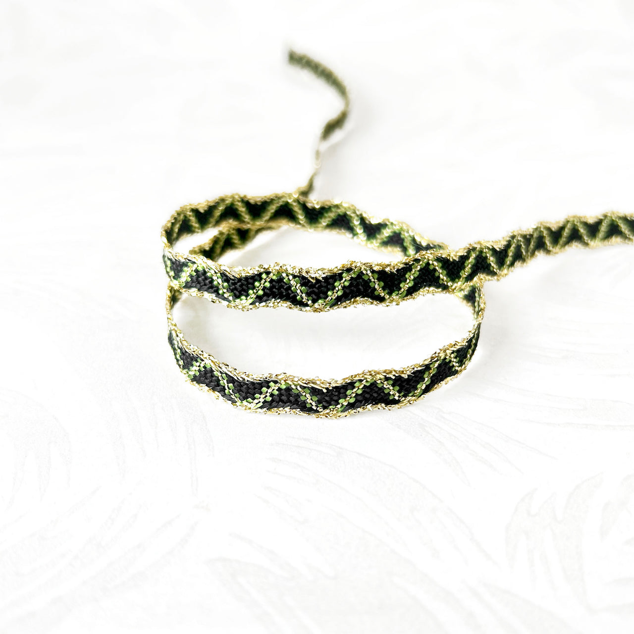 Wavy_Metallic_Braid