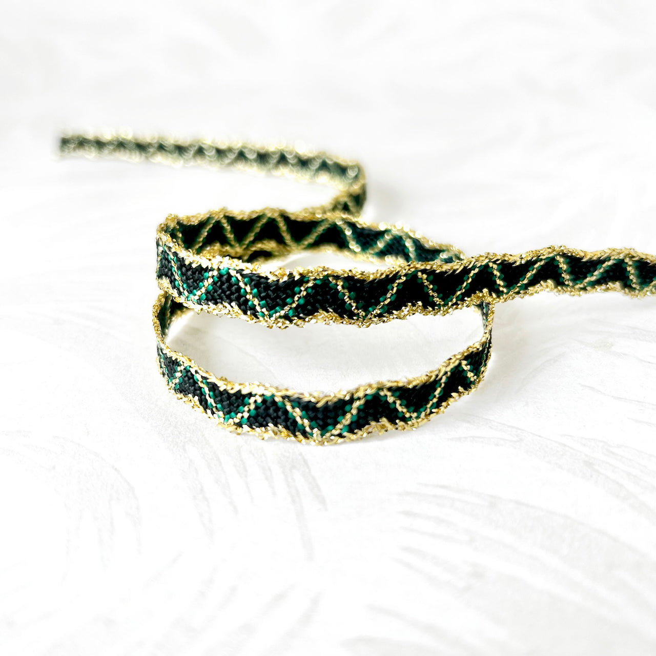 Wavy_Metallic_Braid