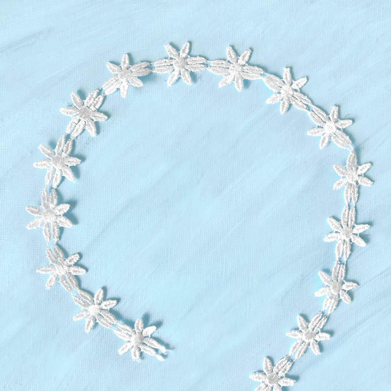 White_Flower_Chain_Lace