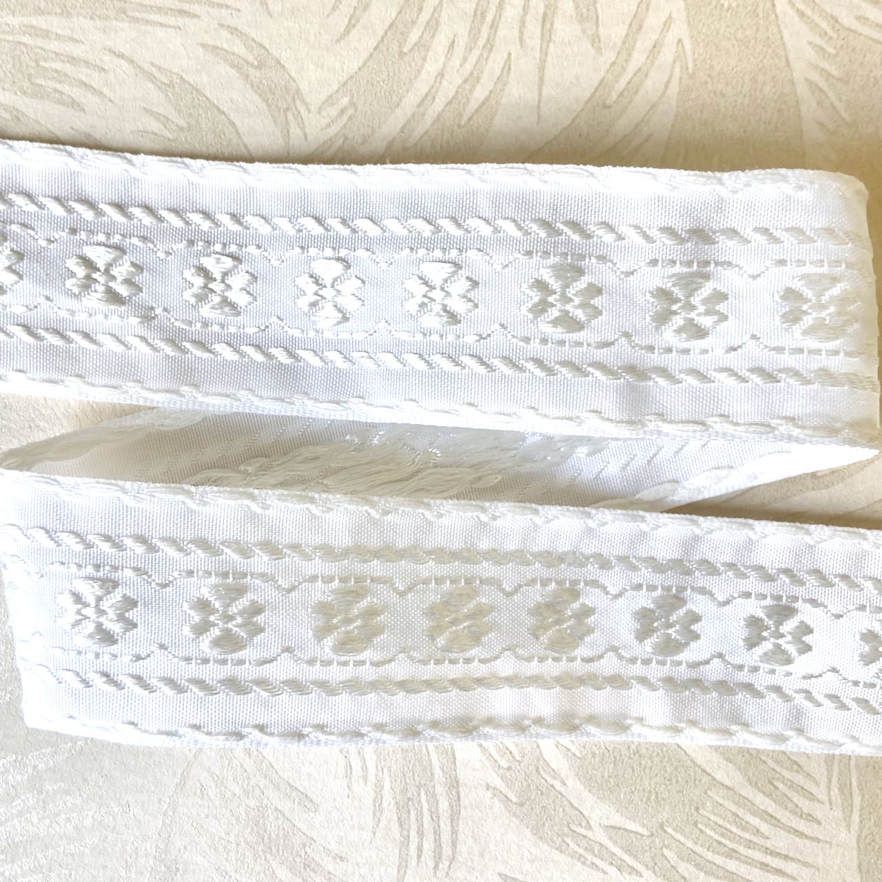 White_Flower_Jacquard_Ribbon