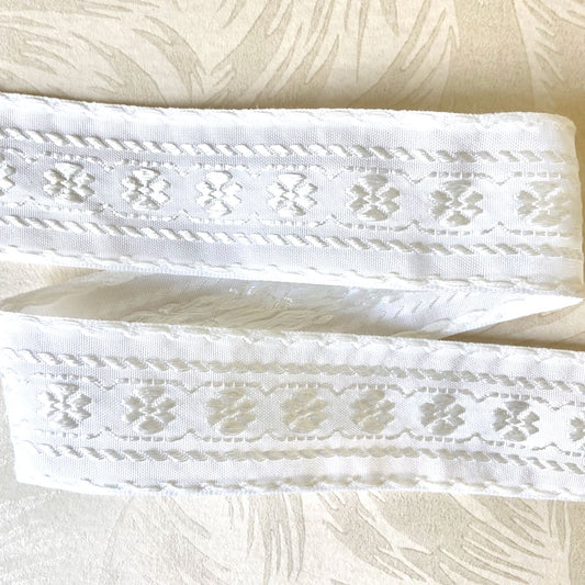 White_Flower_Jacquard_Ribbon