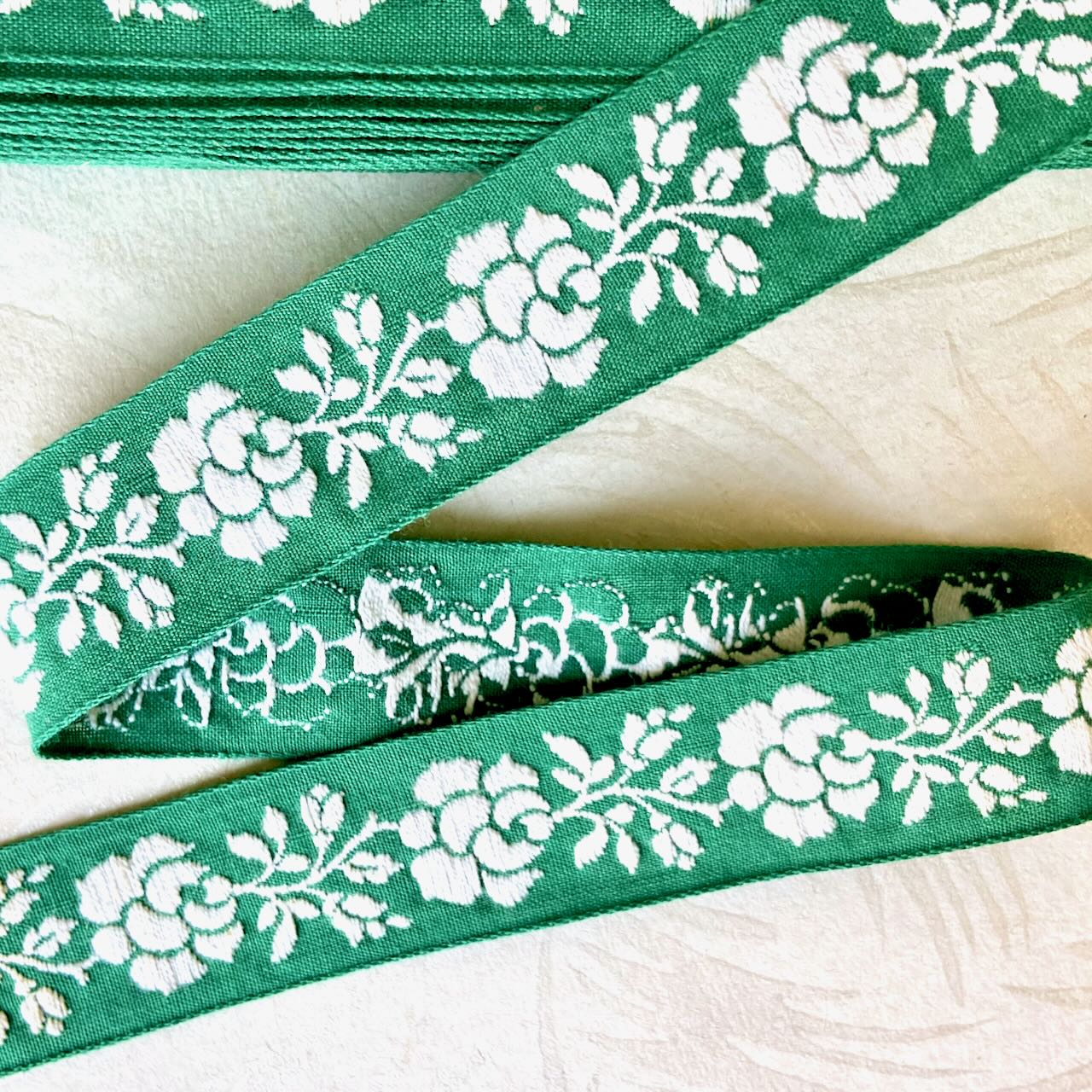 White_Flowers_Jacquard_Ribbon