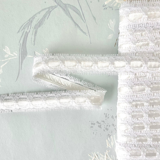 White_Lace_With_Inset