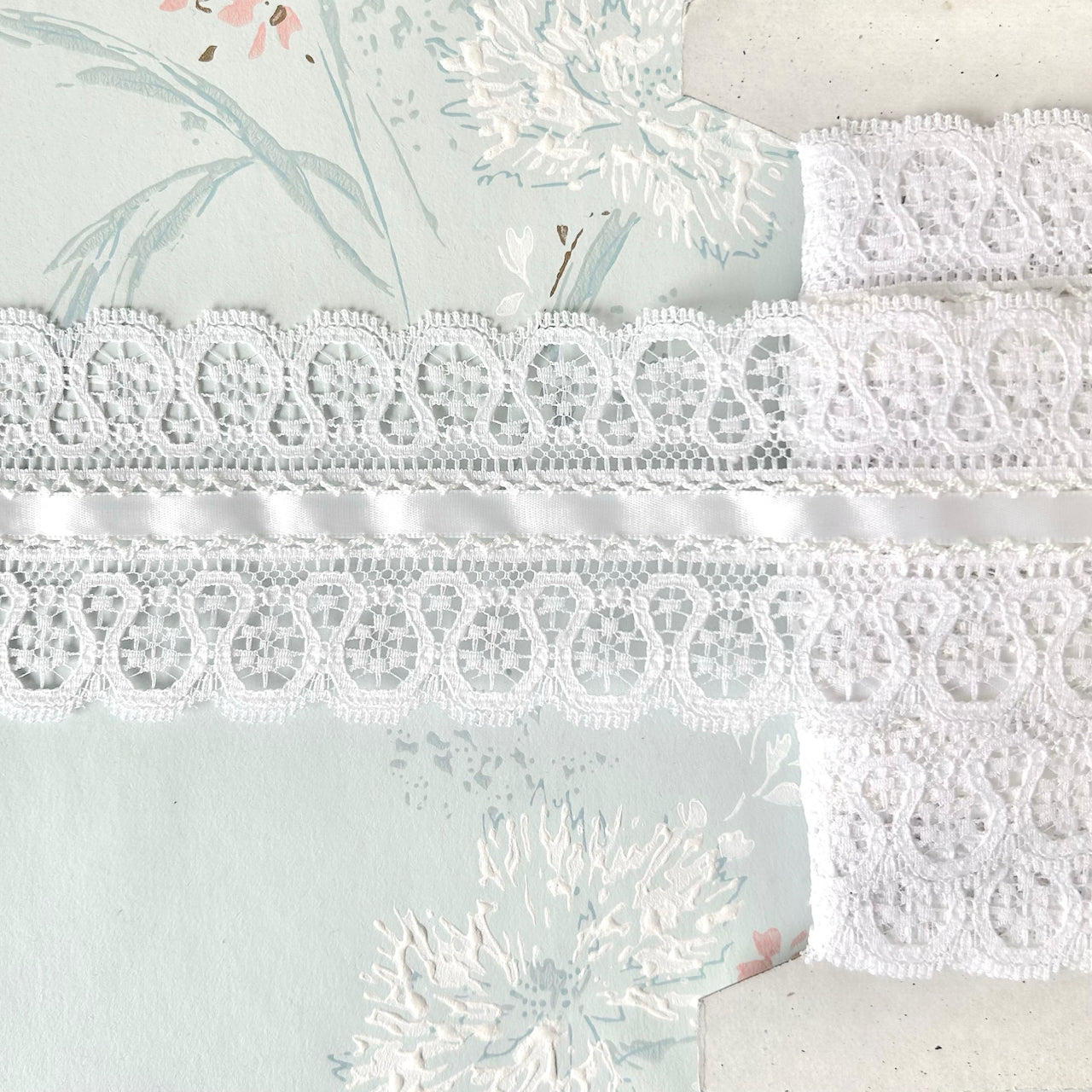 White_Scalloped_Lace