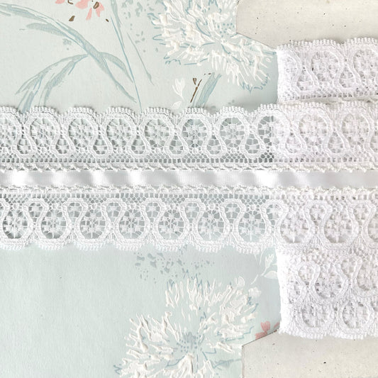 White_Scalloped_Lace