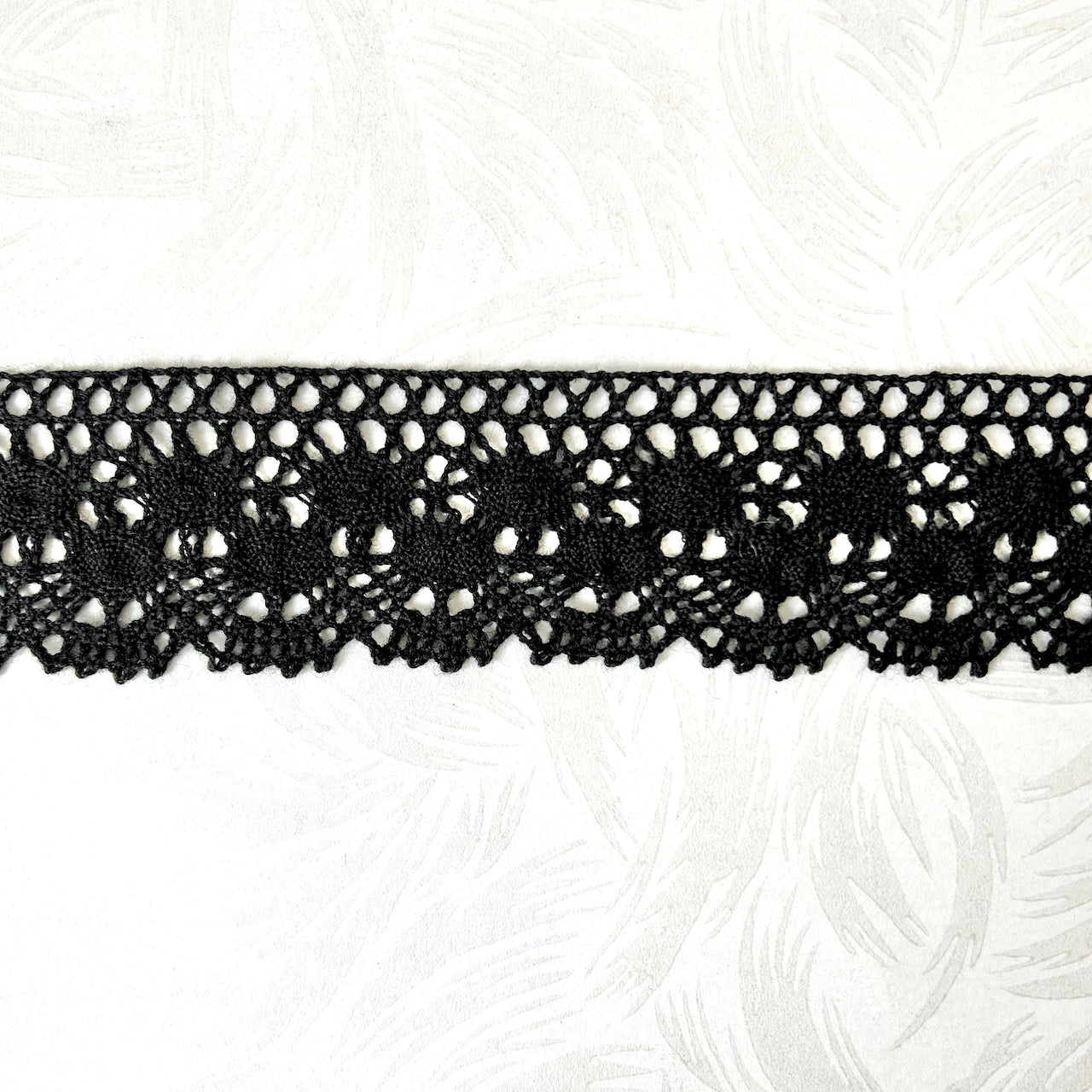    Wide_Wool_Cluny_Lace