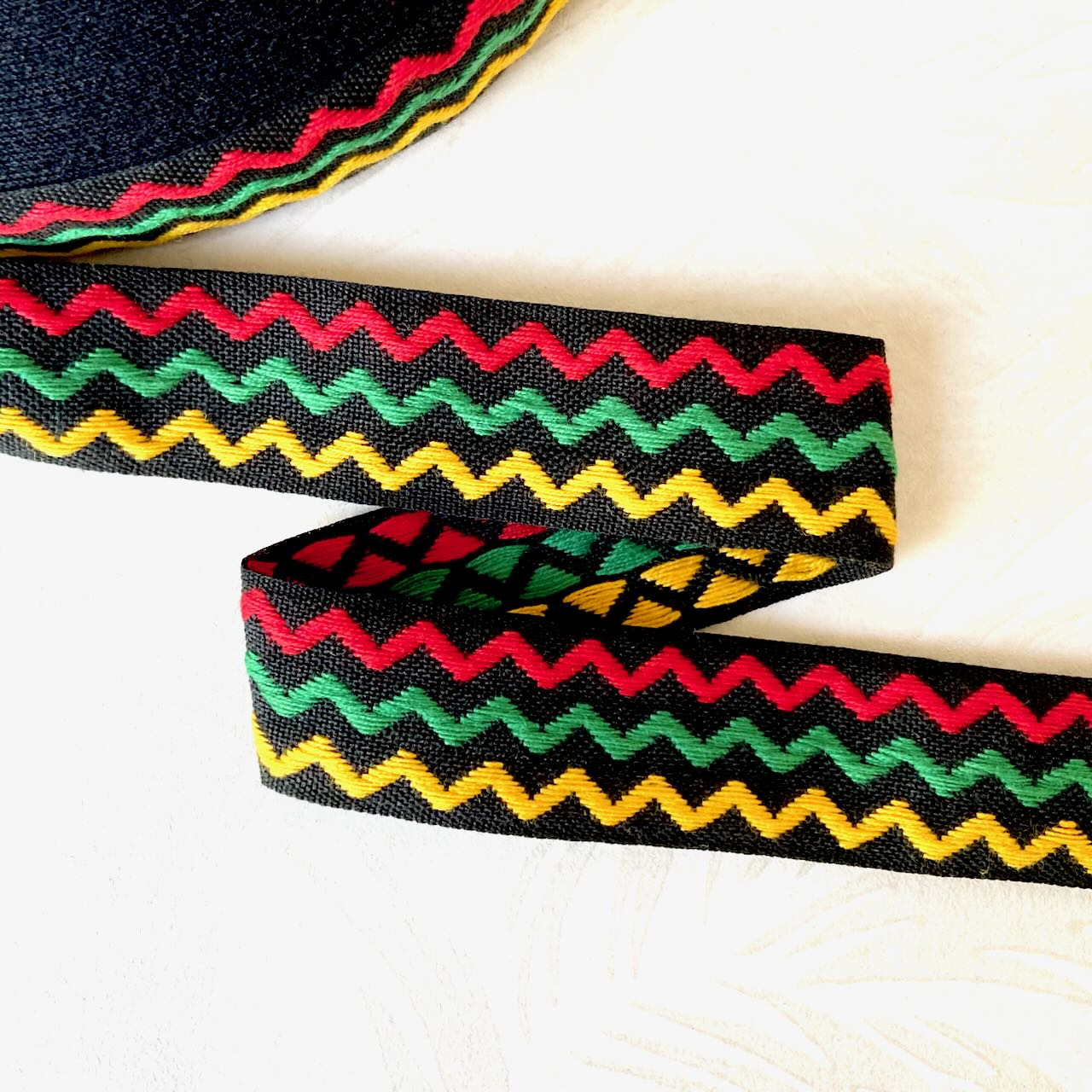 ZigZag_Line_Jacquard_Ribbon