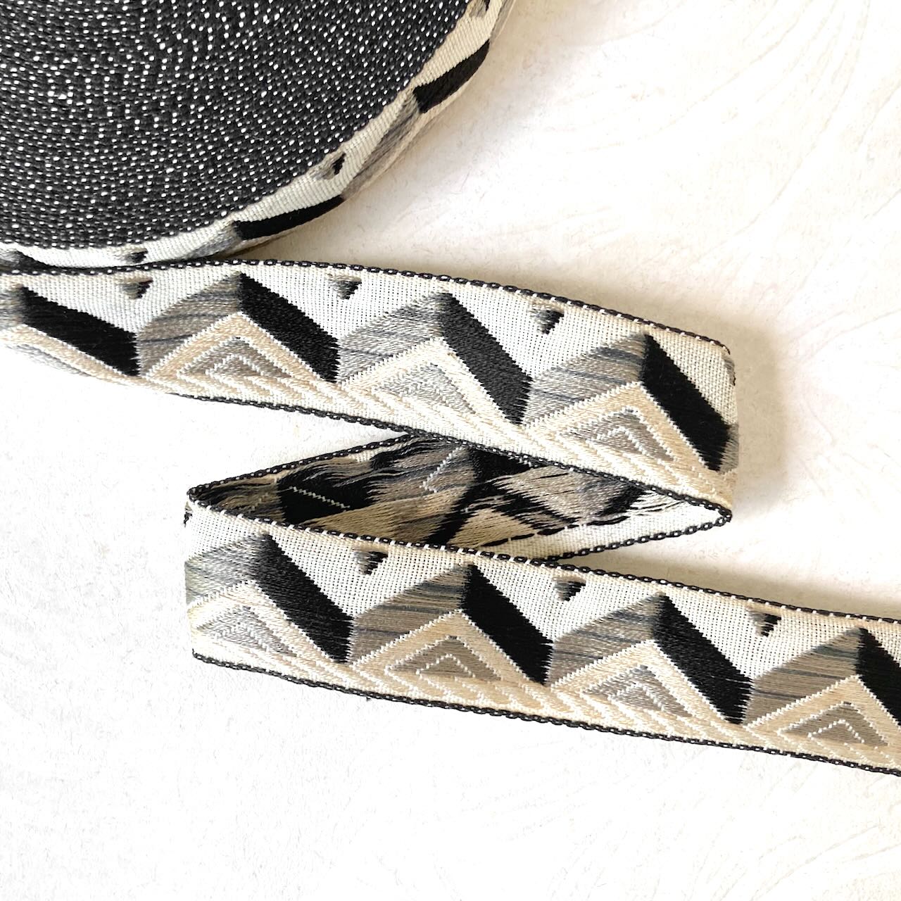 ZigZag_Pyramid_Jacquard_Ribbon