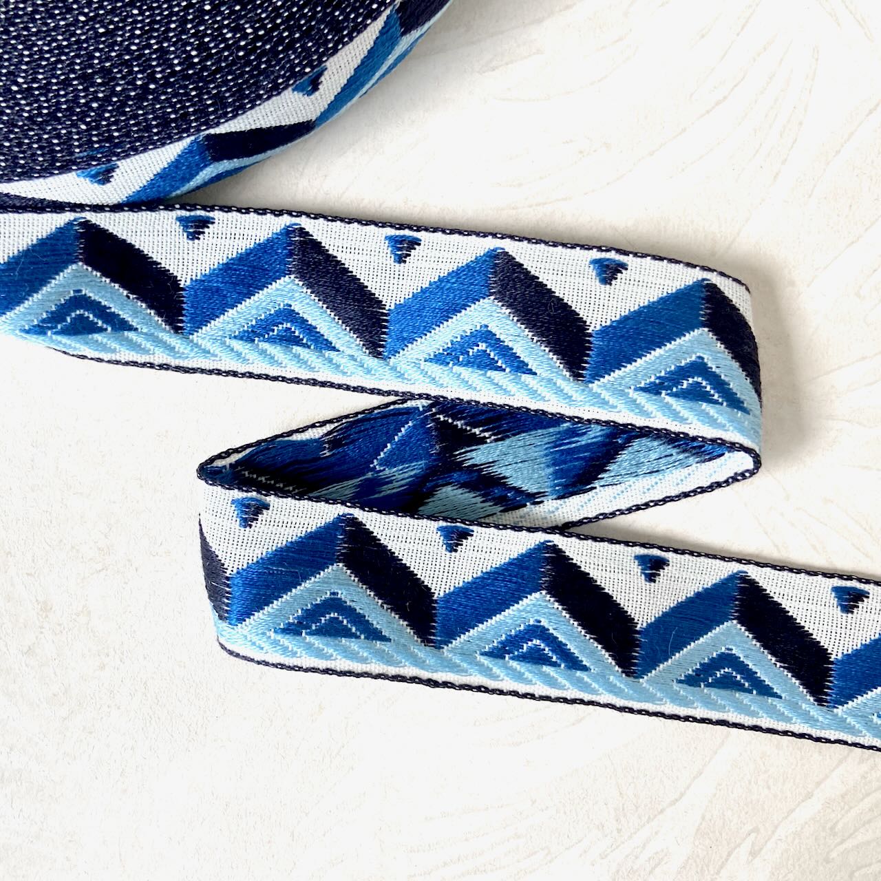 ZigZag_Pyramid_Jacquard_Ribbon