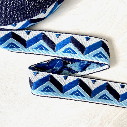 ZigZag_Pyramid_Jacquard_Ribbon