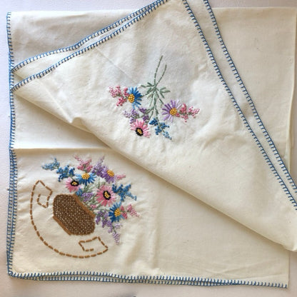 Perfect Embroidered Tablecloth & Napkin Set - Vintage