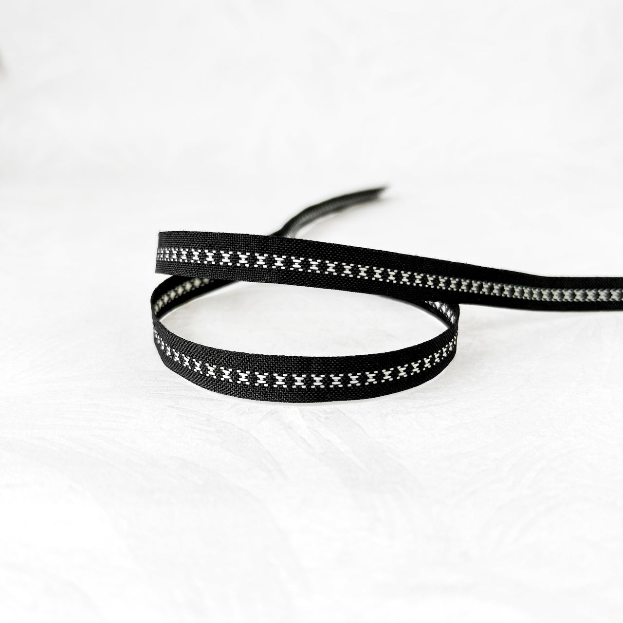 Black_And_White_X_Jacquard_Ribbon