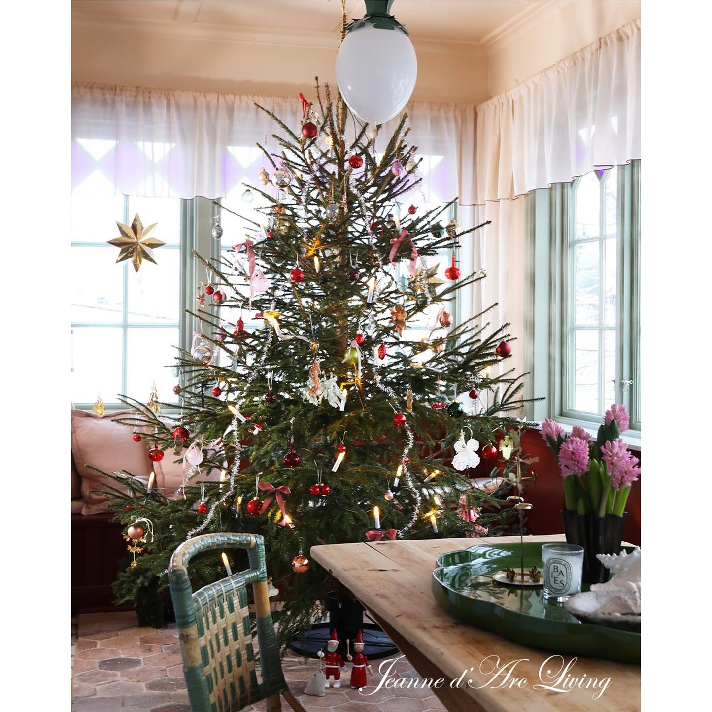 Christmas Special Edition 2025 - a Jeanne d'Arc Living Publication