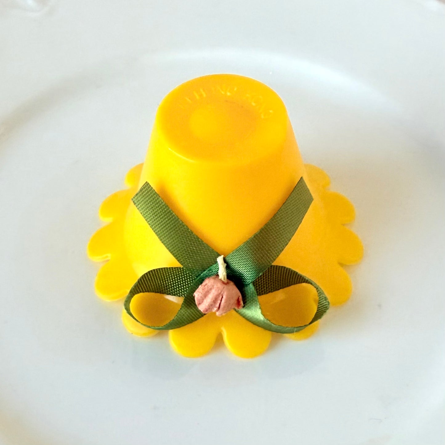 Yellow Scalloped Vintage Treat Baskets