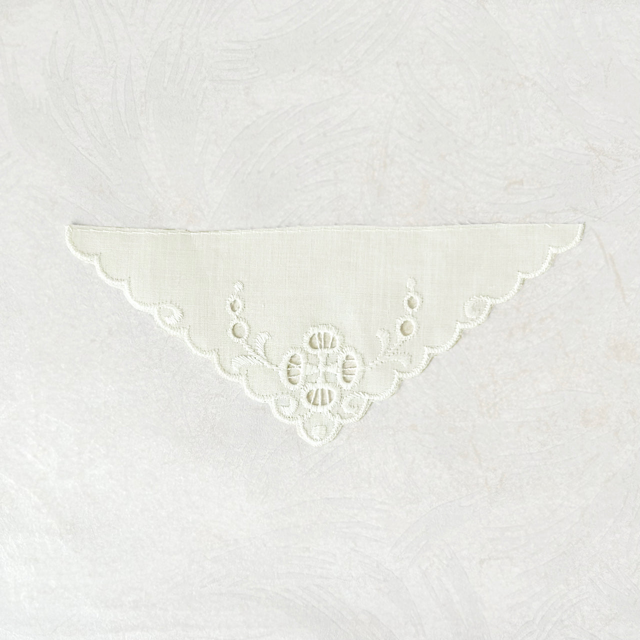 Eyelet_Lace_Triangle_Applique