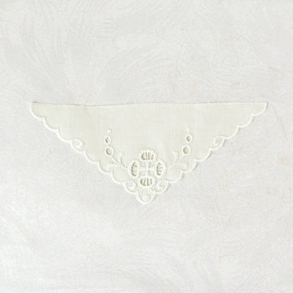Eyelet_Lace_Triangle_Applique
