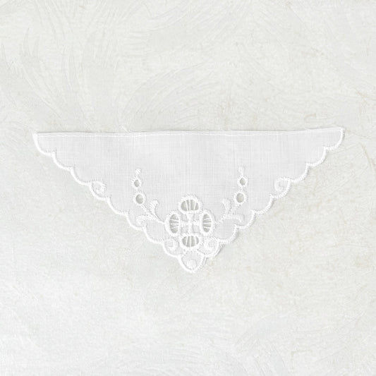 Eyelet_Lace_Triangle_Applique