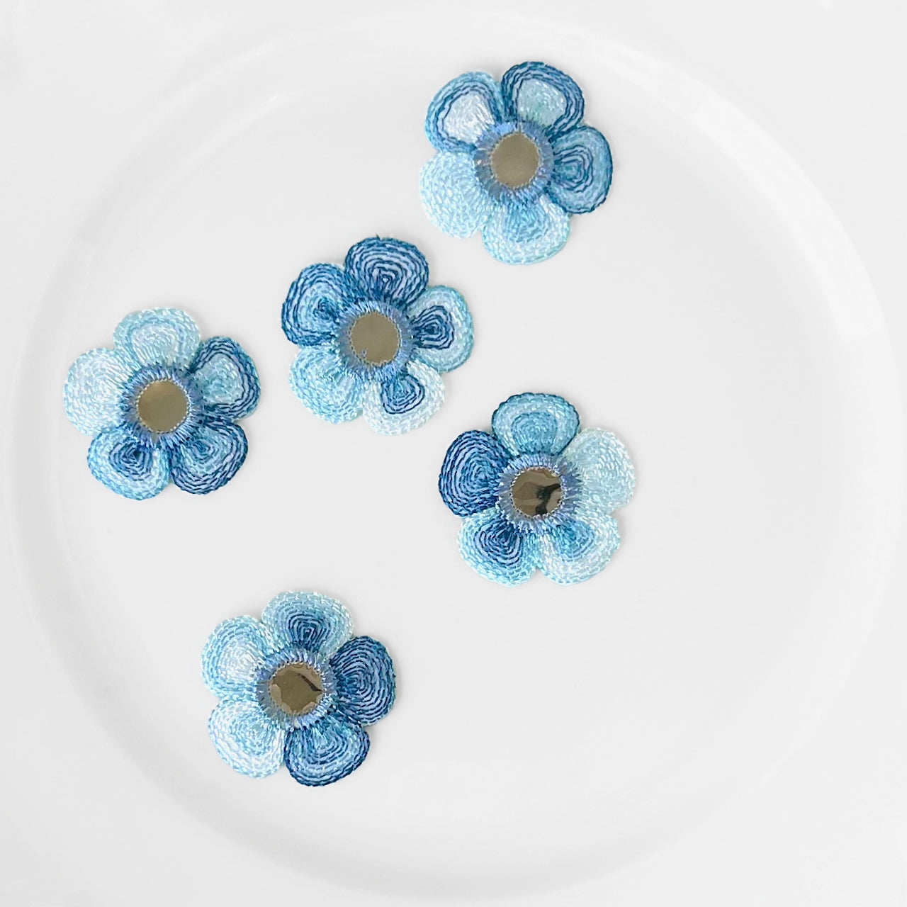 Flower_Mirror_Applique