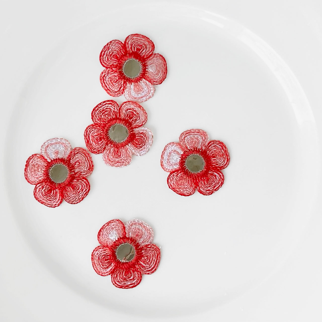 Flower_Mirror_Applique