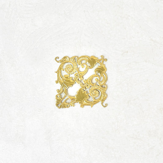Gold_Dresden_Corner_Filigree