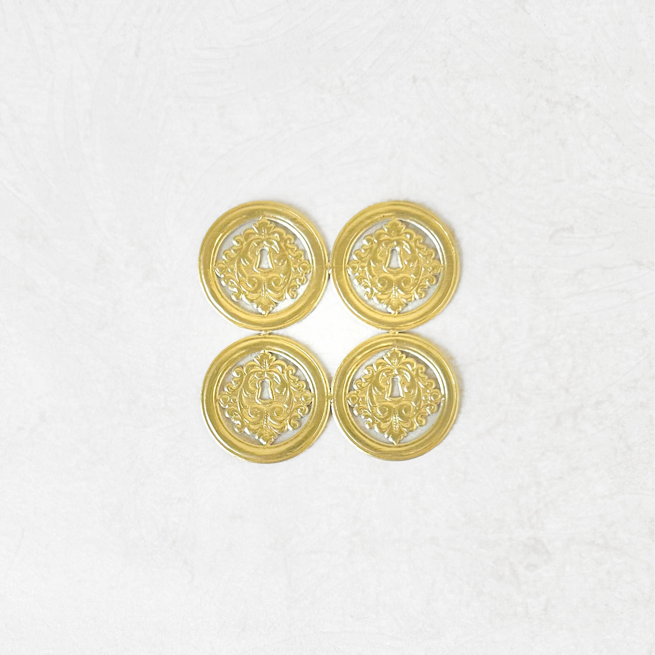 Gold_Dresden_Keyhole_Filigree