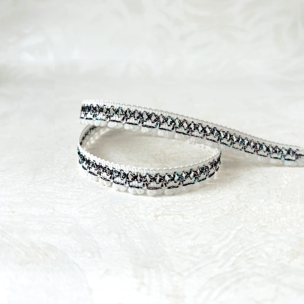 Iridescent_Puffy_Loop_Edge_Braid