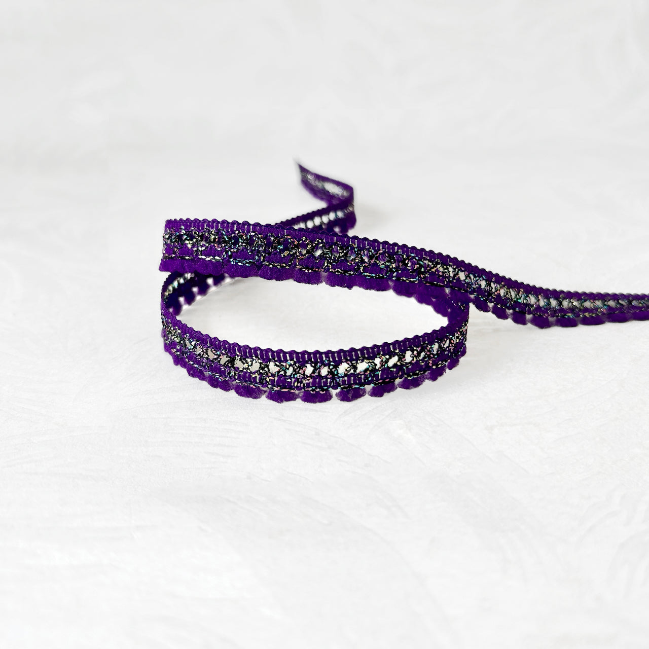 Iridescent_Puffy_Loop_Edge_Braid