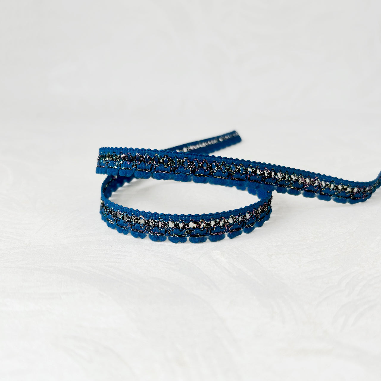 Iridescent_Puffy_Loop_Edge_Braid