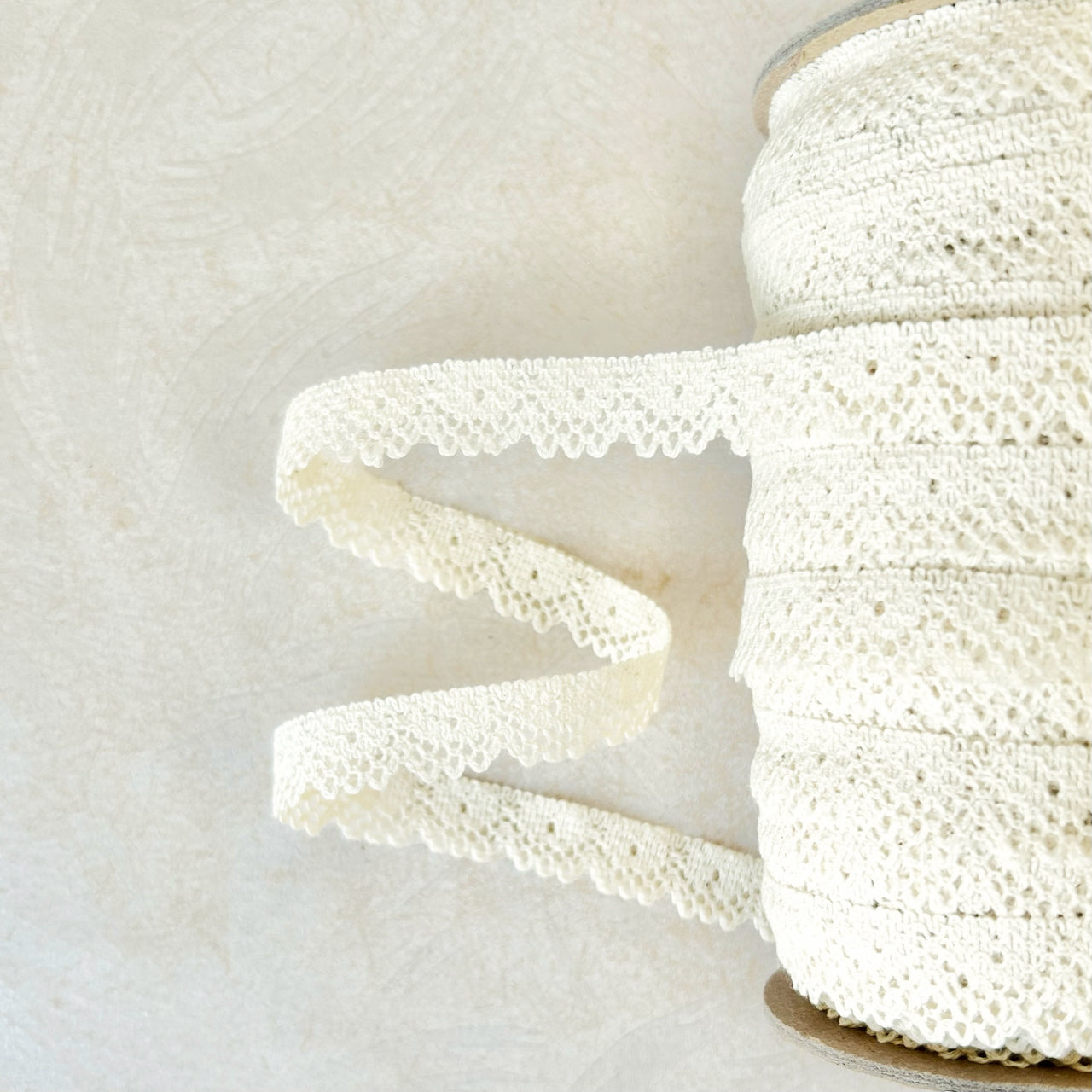 Ivory_Scalloped_Cluny_Lace