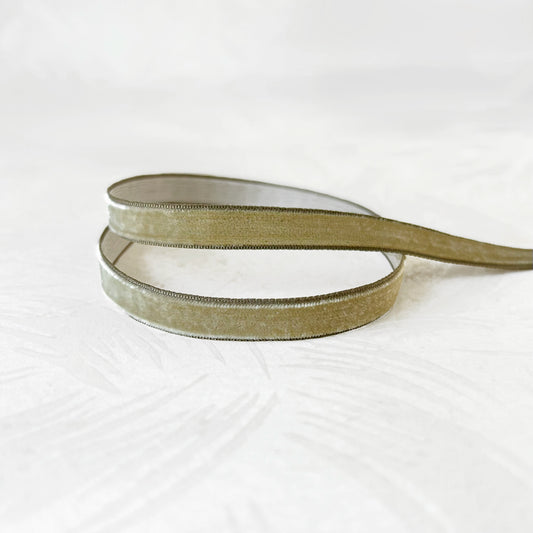     Lux_Vintage_Velvet_Ribbon