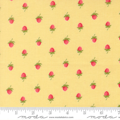 Moda_Novelty_Strawberries_Fabric_Buttermilk
