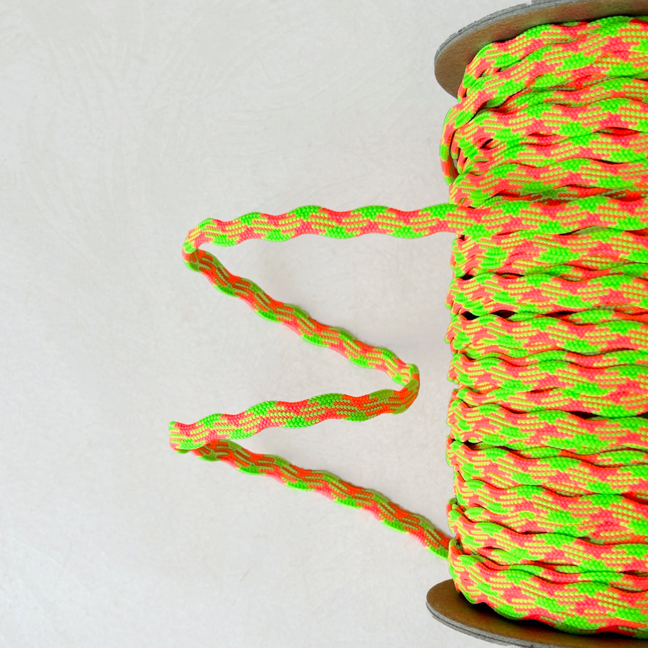 Neon_Wave_Braid
