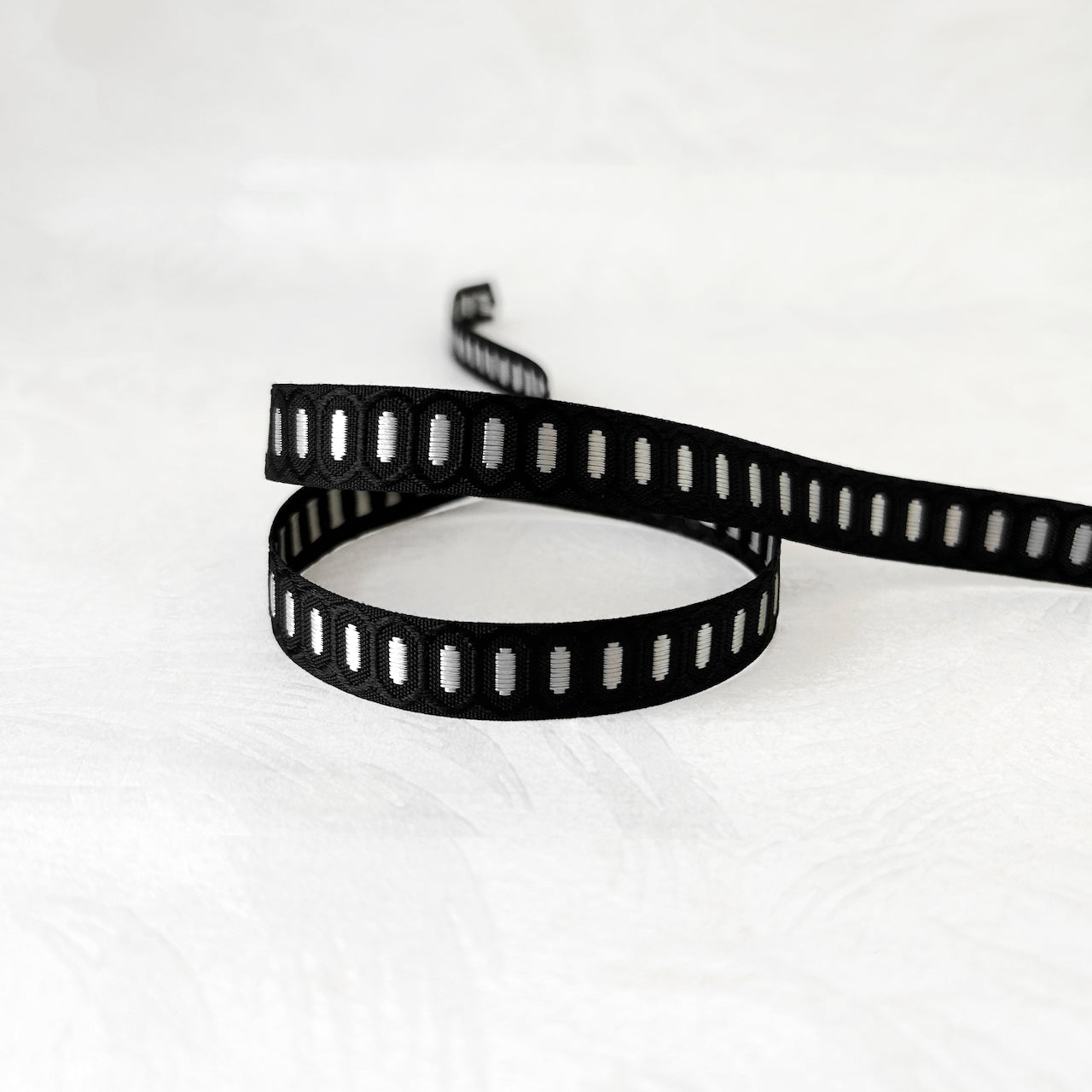 Oval_Jacquard_Ribbon