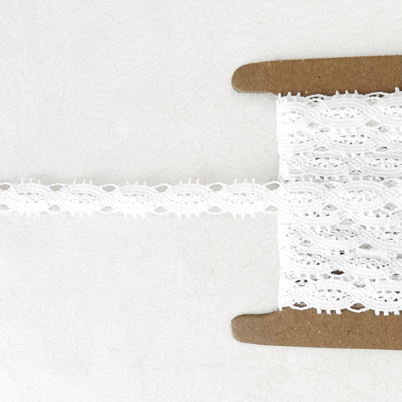 Oval_Picot_Edge_Cluny_Lace