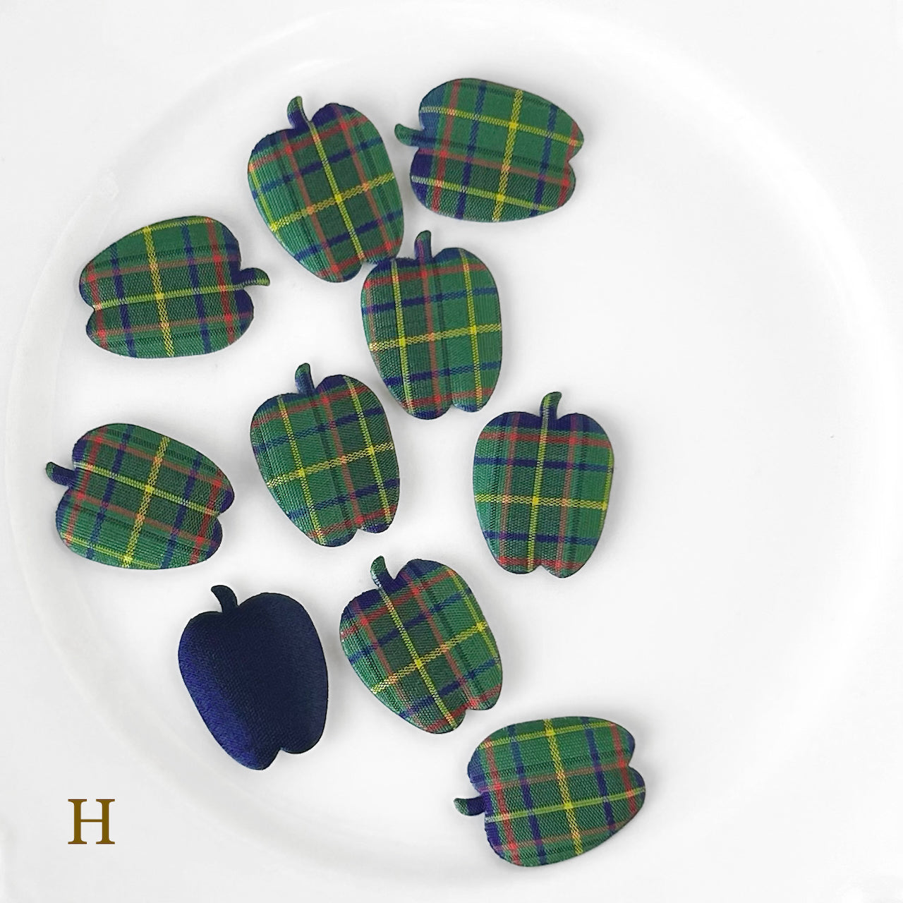 Puffy_Plaid_Apple_Applique