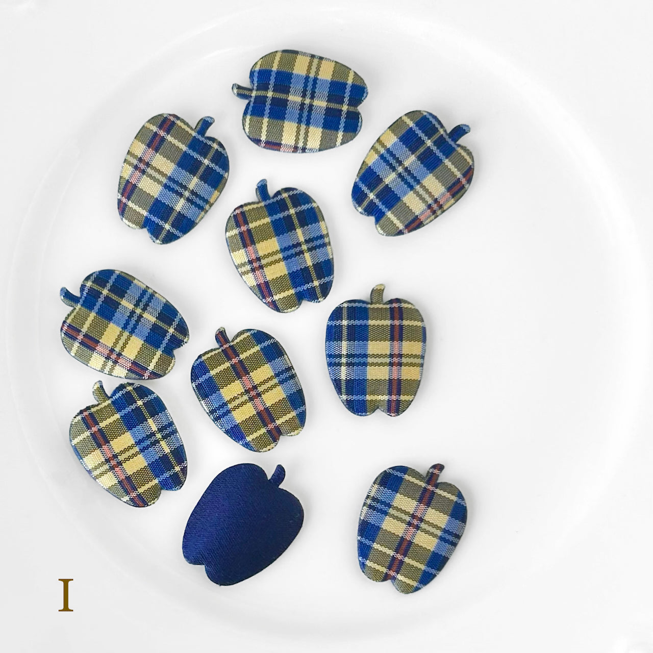 Puffy_Plaid_Apple_Applique